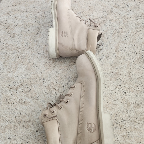 Timberland Tan Lace-Up Boots - Picture 10 of 15